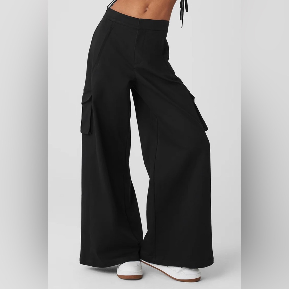 ALO Show Off Cargo Wide Leg Trouser - Black - Medium (Long)